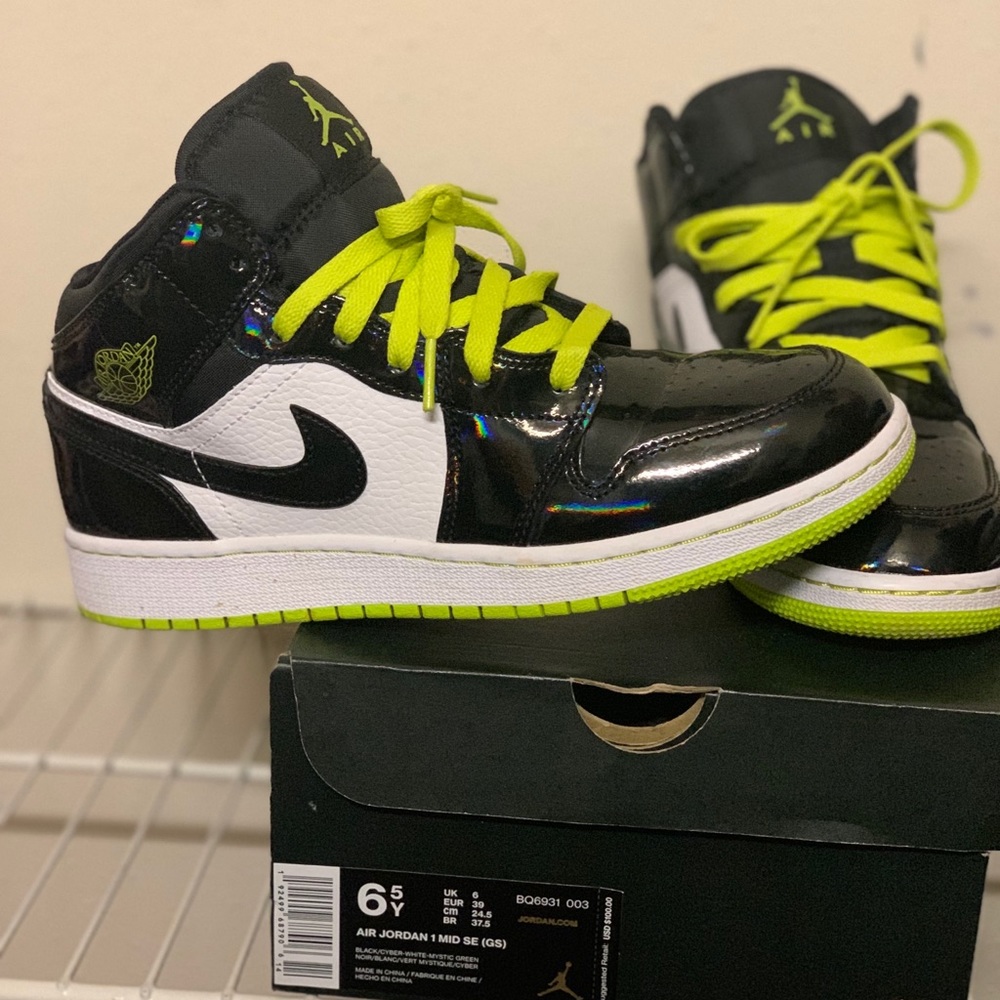 Air Jordan 1 Mid